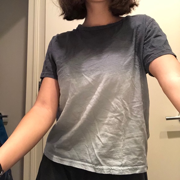 Blue and white ombré t-shirt! Super cute! - Picture 4 of 4